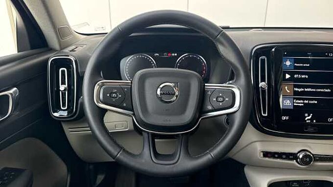 Volvo XC40 XC40 Momentum Pro, T2 (gasolina - aut)