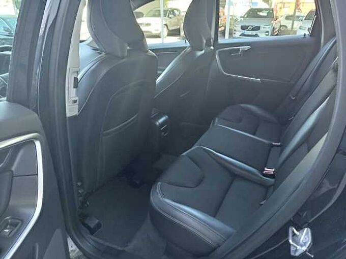 Volvo XC60 2.0 D3 MOMENTUM 150 5P