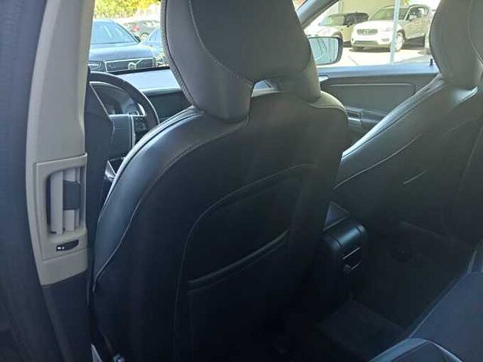 Volvo XC60 2.0 D3 MOMENTUM 150 5P