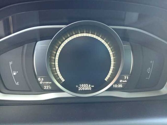 Volvo XC60 2.0 D3 MOMENTUM 150 5P