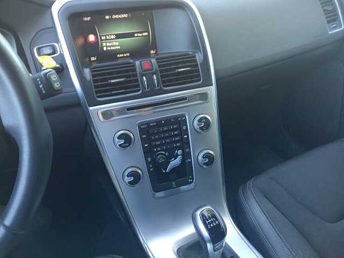 Volvo XC60 2.0 D3 MOMENTUM 150 5P