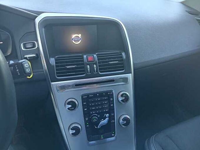 Volvo XC60 2.0 D3 MOMENTUM 150 5P