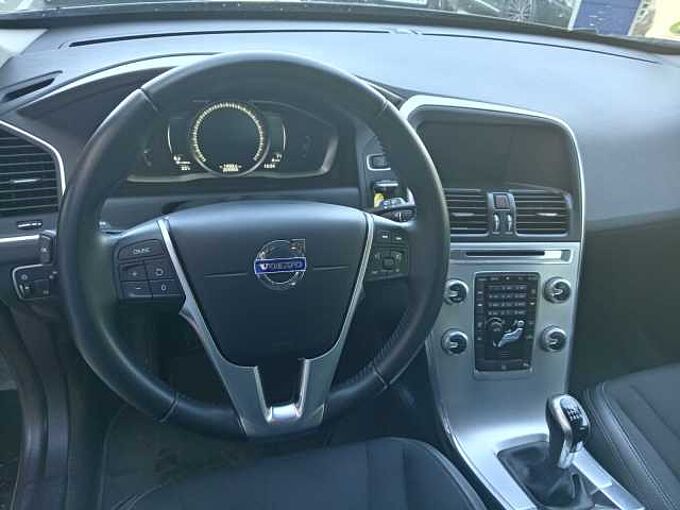 Volvo XC60 2.0 D3 MOMENTUM 150 5P