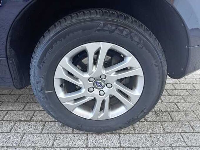 Volvo XC60 2.0 D3 MOMENTUM 150 5P