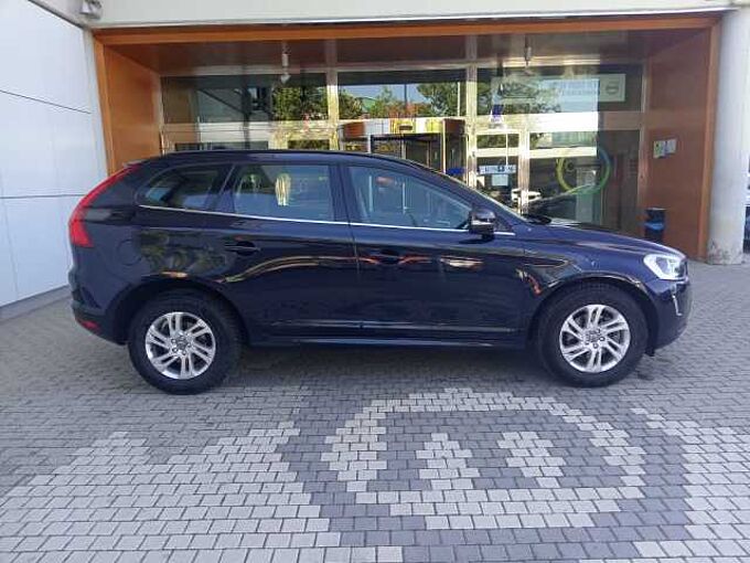 Volvo XC60 2.0 D3 MOMENTUM 150 5P
