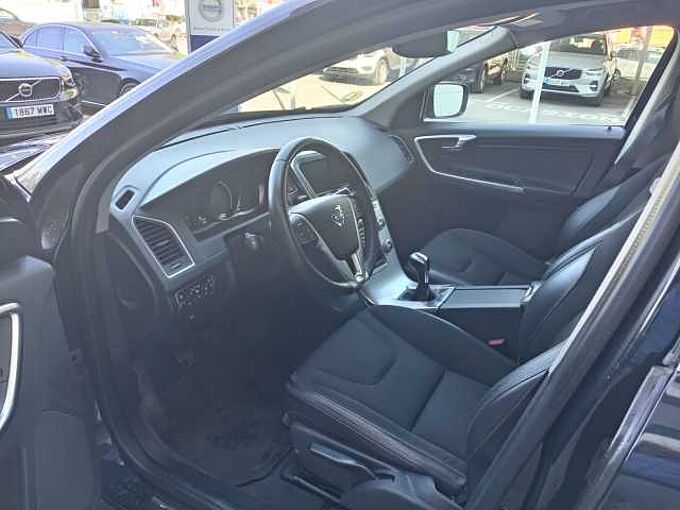 Volvo XC60 2.0 D3 MOMENTUM 150 5P