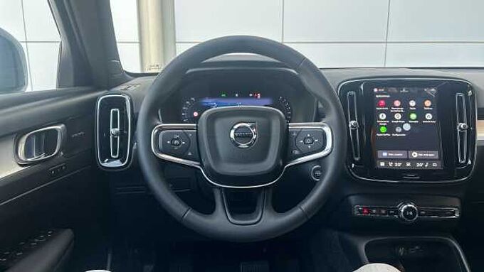 Volvo XC40 XC40 Plus, B3 Mild hybrid, Gasolina, Dark
