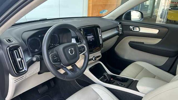 Volvo XC40 XC40 Momentum Pro, B3 mild hybrid (gasolina)