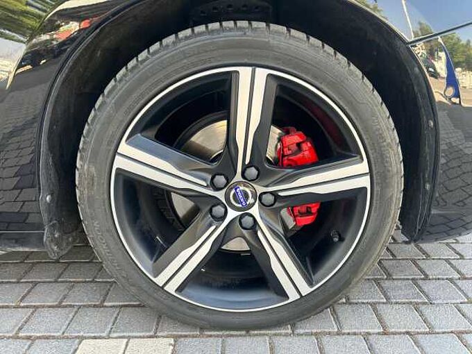 Volvo Montero 4d56 85kw V60 2.0 D4 R-DESIGN MOMENTUM 190 5P