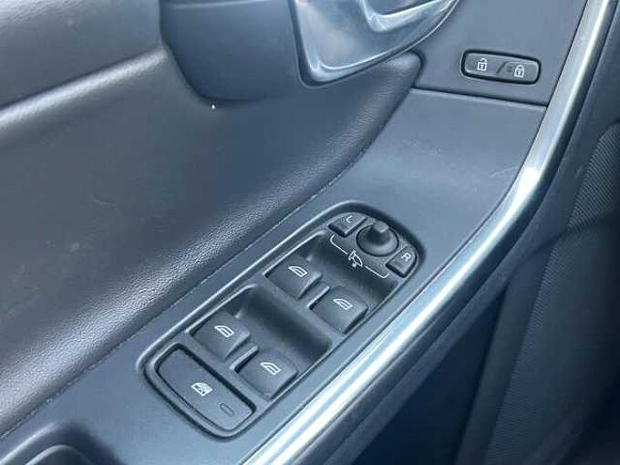 Volvo Montero 4d56 85kw V60 2.0 D4 R-DESIGN MOMENTUM 190 5P