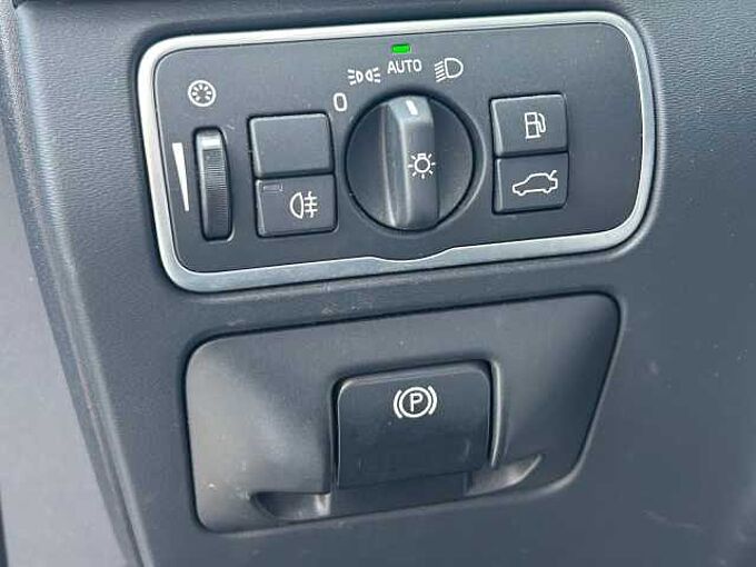 Volvo Montero 4d56 85kw V60 2.0 D4 R-DESIGN MOMENTUM 190 5P