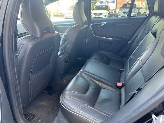 Volvo Montero 4d56 85kw V60 2.0 D4 R-DESIGN MOMENTUM 190 5P